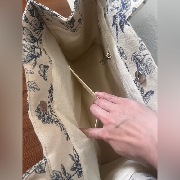 Francesca's Collections Blue and Cream Floral Tote - Picture 8 of 16